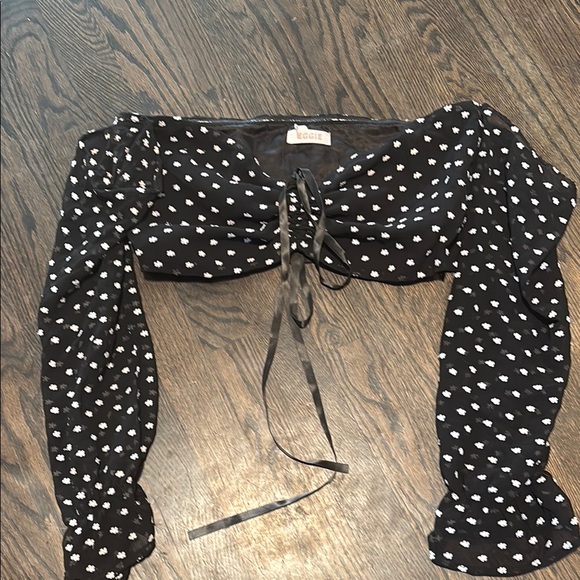 eggie Tops - Chic Black Micro Crop Top with White Floral Design